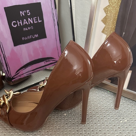 Steve Madden Patent Brown Heels with Gold Accent - Picture 2 of 6